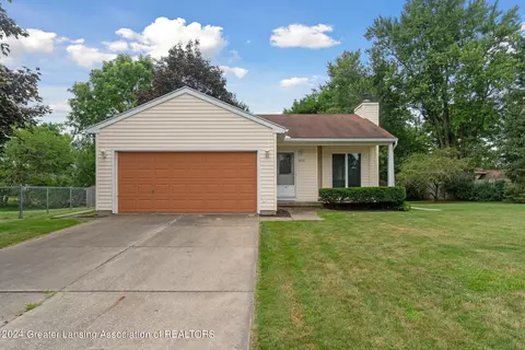 6022 Laporte Dr, Lansing, MI 48911