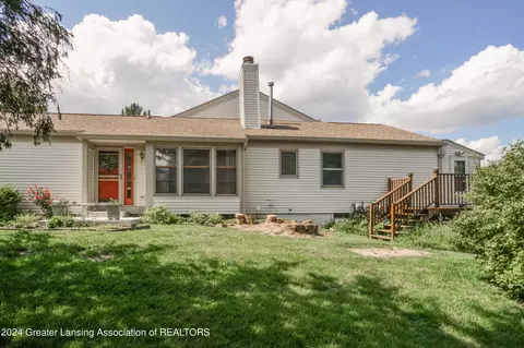 7110 Creekside Dr, Lansing, MI 48917