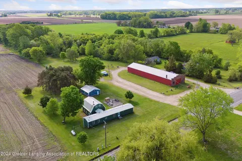 7779 S Crystal Rd, Carson City, MI 48811