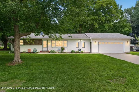 611 Forest St, Eaton Rapids, MI 48827