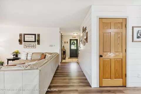 Entry Way - 227 Engle Dr, Olivet, MI 49076 photo 3 of 7