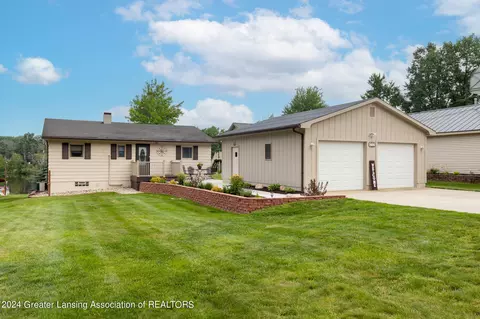 6750 W Shore Dr, Weidman, MI 48893