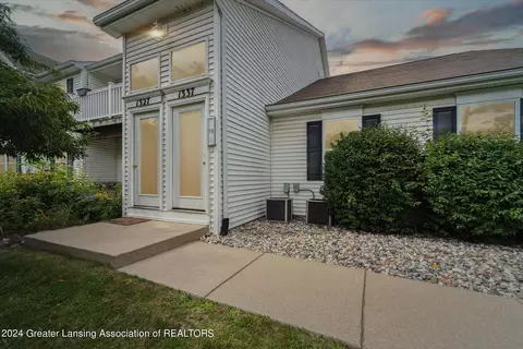 1327 Coolidge Rd #12, East Lansing, MI 48823