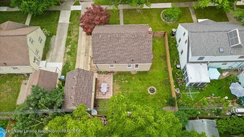 View/Area - 2111 Devonshire Ave, Lansing, MI 48910 photo 2 of 8