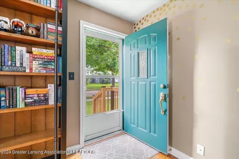 Entry Way - 2111 Devonshire Ave, Lansing, MI 48910 photo 1 of 4