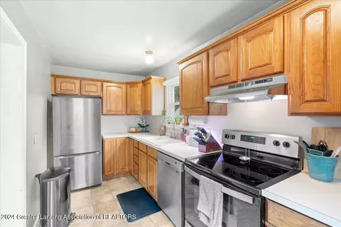 Kitchen - 2111 Devonshire Ave, Lansing, MI 48910 photo 2 of 4