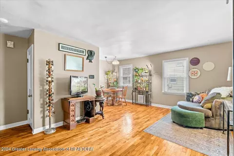 Entry Way - 2111 Devonshire Ave, Lansing, MI 48910 photo 2 of 4