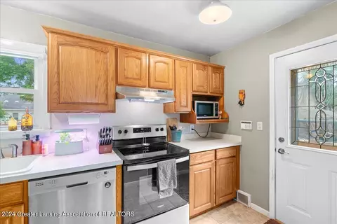 Kitchen - 2111 Devonshire Ave, Lansing, MI 48910 photo 4 of 4