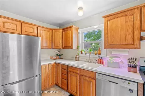 Kitchen - 2111 Devonshire Ave, Lansing, MI 48910 photo 1 of 4
