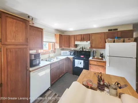 121 E Pearl St, Ovid, MI 48866 photo 7