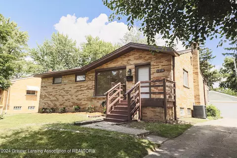 1218 Gould Rd, Lansing, MI 48917