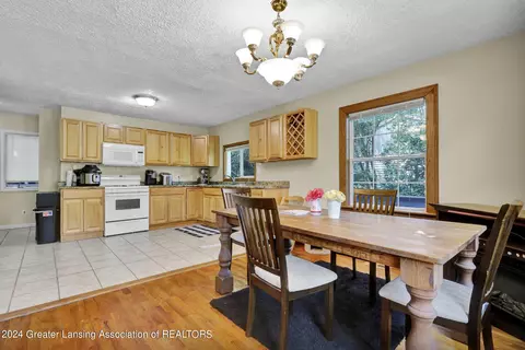 Dining - 803 Elmwood St, Dewitt, MI 48820 photo 3 of 3