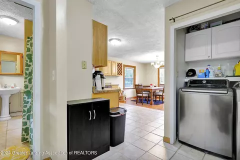 Entry Way - 803 Elmwood St, Dewitt, MI 48820 photo 3 of 3
