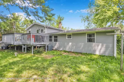 Exterior - 803 Elmwood St, Dewitt, MI 48820 photo 4 of 5