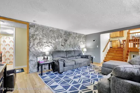 Entry Way - 803 Elmwood St, Dewitt, MI 48820 photo 1 of 3