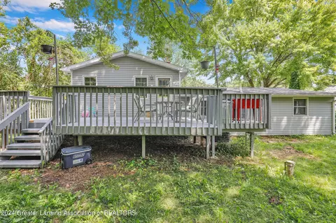 Exterior - 803 Elmwood St, Dewitt, MI 48820 photo 2 of 5