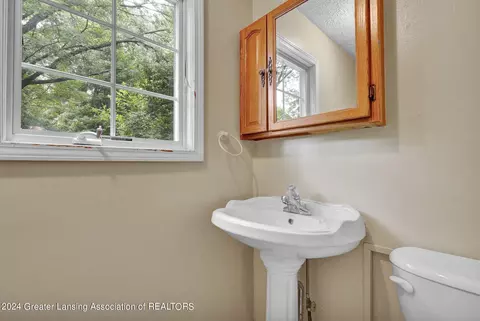Bath - 803 Elmwood St, Dewitt, MI 48820 photo 1 of 2