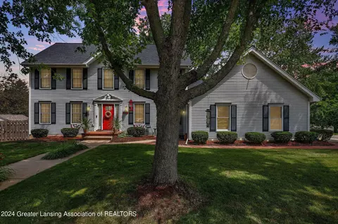 355 Crosswind Dr, Dimondale, MI 48821