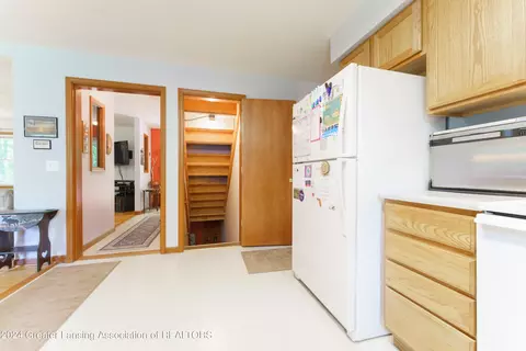 Entry Way - 3400 Steinacker Rd, Howell, MI 48855 photo 3 of 7