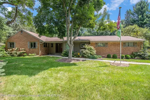 3626 E Hiawatha Dr, Okemos, MI 48864
