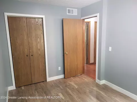 2516 Lyons Ave, Lansing, MI 48910 photo 9