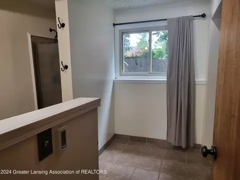 2516 Lyons Ave, Lansing, MI 48910 photo 17