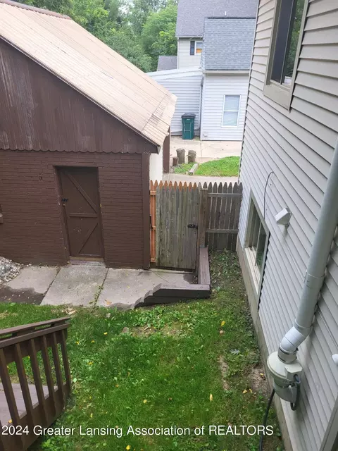 2516 Lyons Ave, Lansing, MI 48910 photo 28