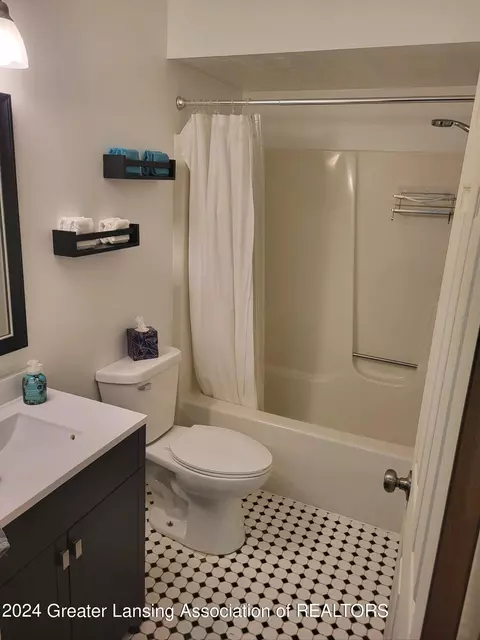 2516 Lyons Ave, Lansing, MI 48910 photo 10