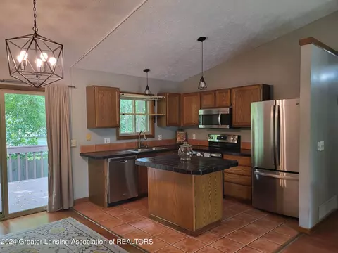 2516 Lyons Ave, Lansing, MI 48910 photo 4