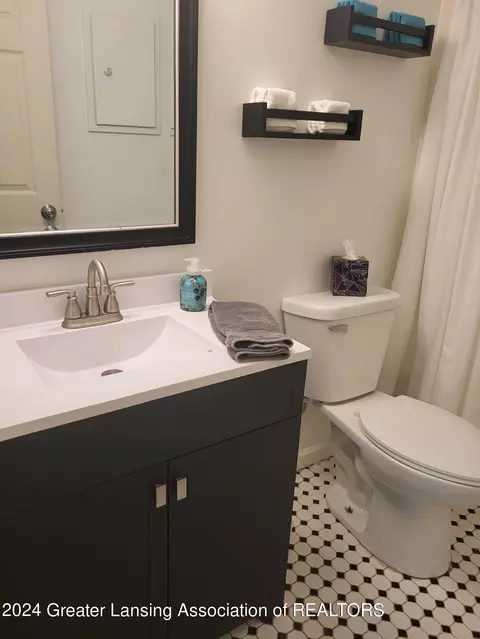 2516 Lyons Ave, Lansing, MI 48910 photo 11