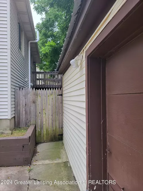 2516 Lyons Ave, Lansing, MI 48910 photo 24
