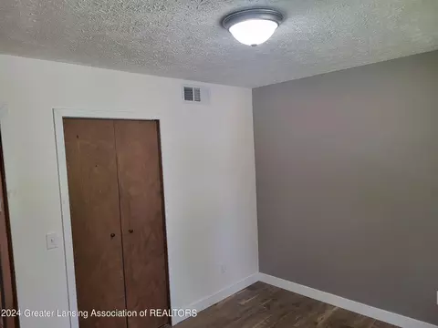 2516 Lyons Ave, Lansing, MI 48910 photo 7