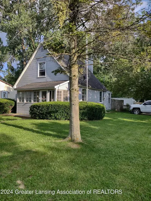 2431 Radford Rd, Lansing, MI 48911