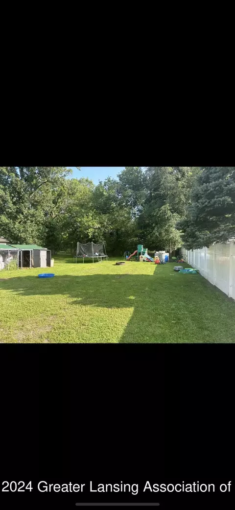 114 E Willow St, Perry, MI 48872 photo 3