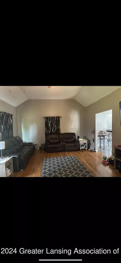 114 E Willow St, Perry, MI 48872 photo 6