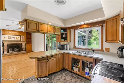 Kitchen - 14351 Chandler Rd, Bath, MI 48808 photo 2 of 3