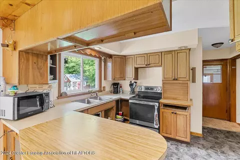 Kitchen - 14351 Chandler Rd, Bath, MI 48808 photo 1 of 3