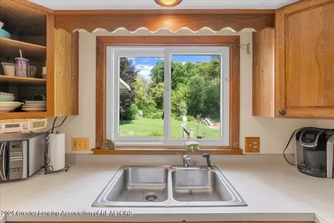 Kitchen - 14351 Chandler Rd, Bath, MI 48808 photo 3 of 3