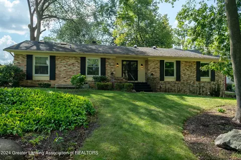 4255 Mar Moor Dr, Lansing, MI 48917