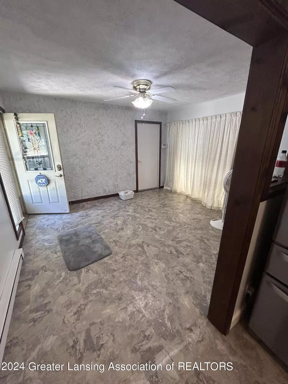 Entry Way - 701 Robert St, Lansing, MI 48910 photo 1 of 1