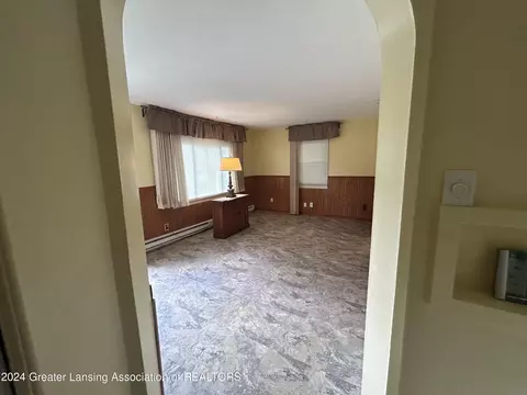 Living - 701 Robert St, Lansing, MI 48910 photo 1 of 1