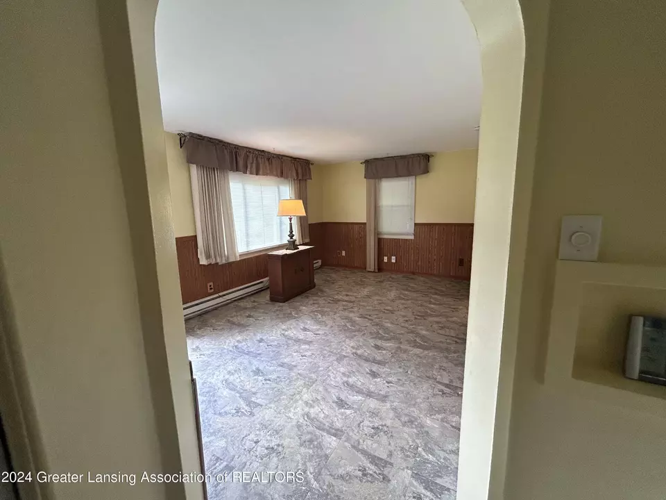 Living - 701 Robert St, Lansing, MI 48910 photo 1 of 1