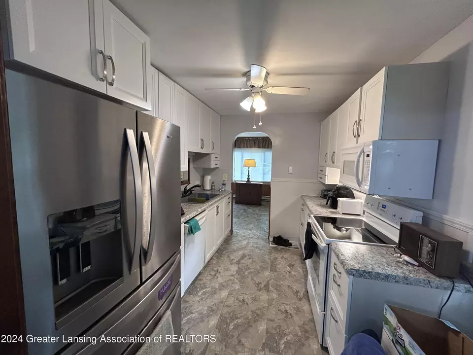 Kitchen - 701 Robert St, Lansing, MI 48910 photo 3 of 3