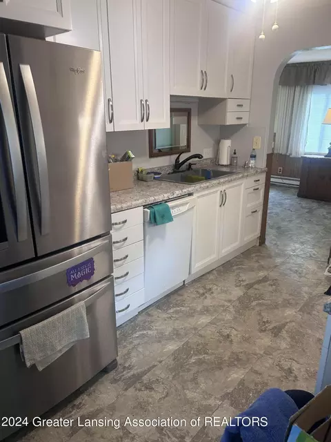 Kitchen - 701 Robert St, Lansing, MI 48910 photo 1 of 3