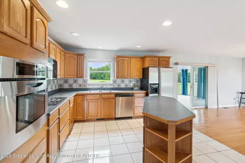 Kitchen - 12550 Watson Rd, Bath, MI 48808 photo 4 of 4