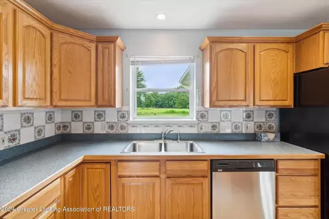 Kitchen - 12550 Watson Rd, Bath, MI 48808 photo 3 of 4
