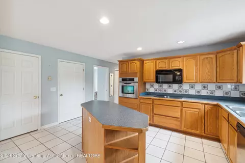 Kitchen - 12550 Watson Rd, Bath, MI 48808 photo 2 of 4