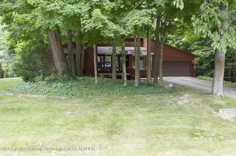 Exterior - 720 Tanbark Dr, Dimondale, MI 48821 photo 10 of 12