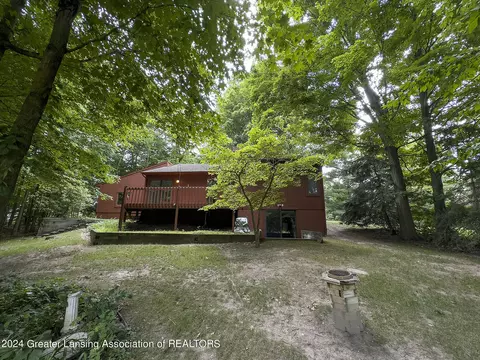 Exterior - 720 Tanbark Dr, Dimondale, MI 48821 photo 7 of 12