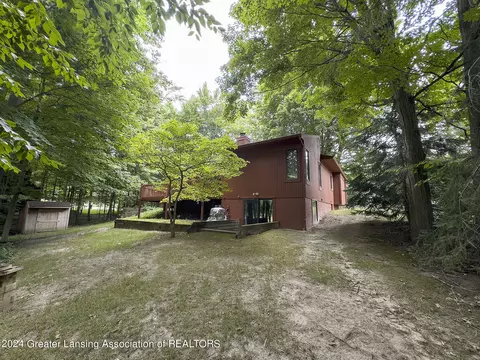 Exterior - 720 Tanbark Dr, Dimondale, MI 48821 photo 8 of 12